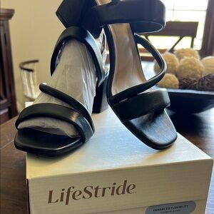 Life Stride Women's Black Sandals